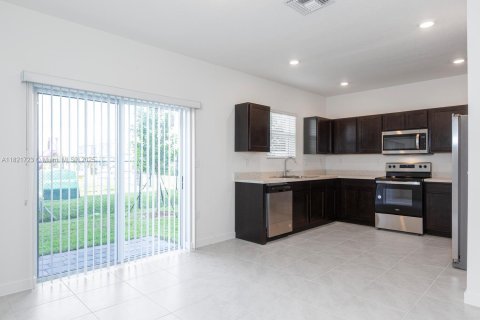 Townhouse in Homestead, Florida 3 bedrooms, 138.24 sq.m. № 1783988 - photo 6