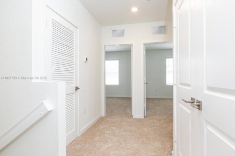 Townhouse in Homestead, Florida 3 bedrooms, 138.24 sq.m. № 1783988 - photo 13