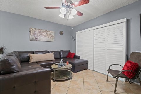 Adosado en venta en Tampa, Florida, 2 dormitorios, 110 m2 № 2099800 - foto 11