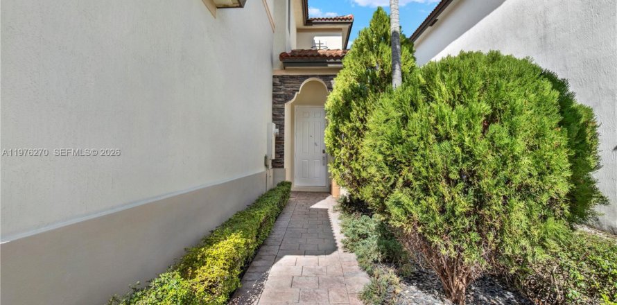 Дом в Катлер-Бей, Флорида 3 спальни, 182.83м2 № 2042819