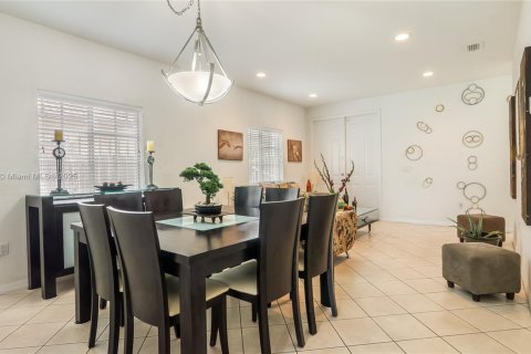 Casa en venta en Hialeah, Florida, 3 dormitorios, 137.22 m2 № 1779726 - foto 8