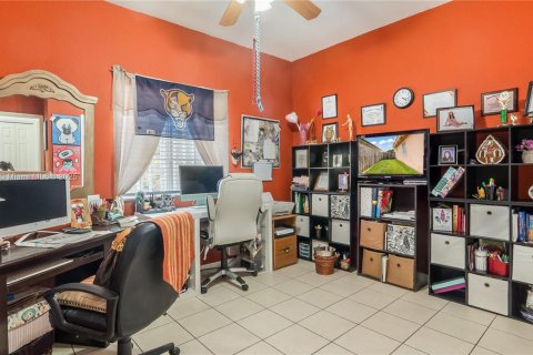 Casa en venta en Hialeah, Florida, 3 dormitorios, 137.22 m2 № 1779726 - foto 17