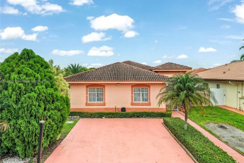 Casa en venta en Hialeah, Florida, 3 dormitorios, 137.22 m2 № 1779726 - foto 3