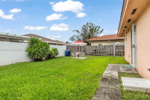 Casa en venta en Hialeah, Florida, 3 dormitorios, 137.22 m2 № 1779726 - foto 26