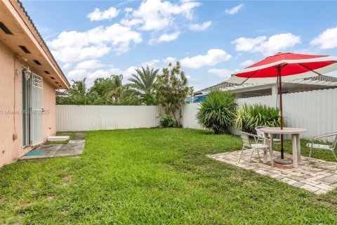 Casa en venta en Hialeah, Florida, 3 dormitorios, 137.22 m2 № 1779726 - foto 27