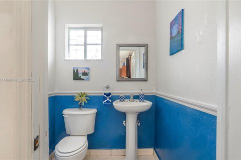 Casa en venta en Hialeah, Florida, 3 dormitorios, 137.22 m2 № 1779726 - foto 14