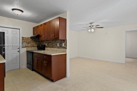 Immobilier commercial à vendre à Fort Lauderdale, Floride: 451.04 m2 № 1362463 - photo 11