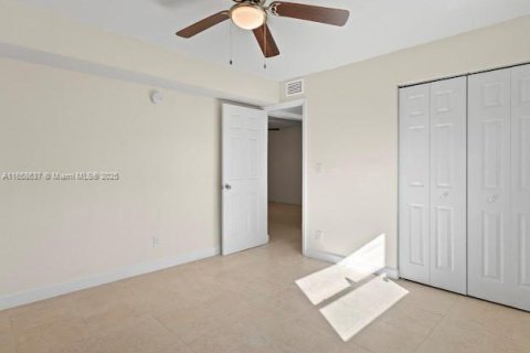 Immobilier commercial à vendre à Fort Lauderdale, Floride: 451.04 m2 № 1362463 - photo 15