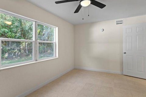 Immobilier commercial à vendre à Fort Lauderdale, Floride: 451.04 m2 № 1362463 - photo 9