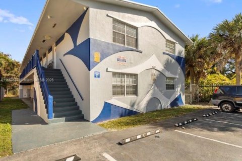 Immobilier commercial à vendre à Fort Lauderdale, Floride: 451.04 m2 № 1362463 - photo 2