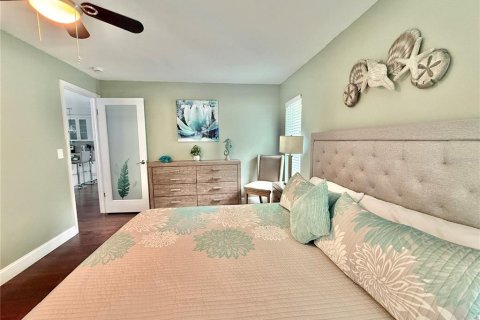 House in Clearwater, Florida 3 bedrooms, 130.43 sq.m. № 2277445 - photo 20