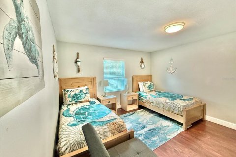 House in Clearwater, Florida 3 bedrooms, 130.43 sq.m. № 2277445 - photo 22