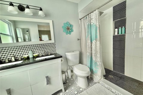 House in Clearwater, Florida 3 bedrooms, 130.43 sq.m. № 2277445 - photo 21