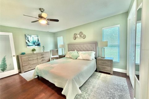 House in Clearwater, Florida 3 bedrooms, 130.43 sq.m. № 2277445 - photo 16