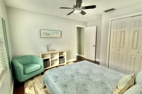 House in Clearwater, Florida 3 bedrooms, 130.43 sq.m. № 2277445 - photo 17