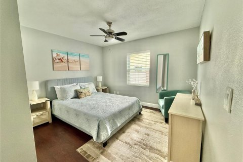 House in Clearwater, Florida 3 bedrooms, 130.43 sq.m. № 2277445 - photo 14
