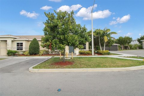Adosado en venta en Florida City, Florida, 3 dormitorios, 122.17 m2 № 2043655 - foto 25