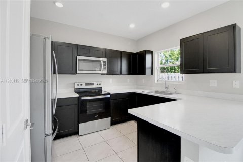 Adosado en venta en Florida City, Florida, 3 dormitorios, 122.17 m2 № 2043655 - foto 10