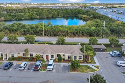 Adosado en venta en Florida City, Florida, 3 dormitorios, 122.17 m2 № 2043655 - foto 30