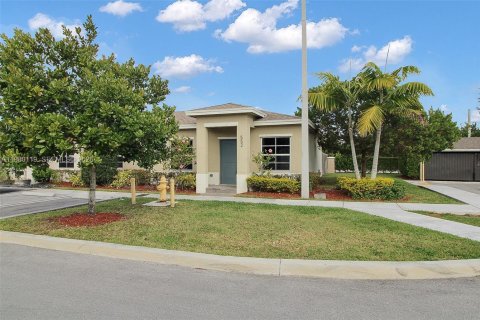 Adosado en venta en Florida City, Florida, 3 dormitorios, 122.17 m2 № 2043655 - foto 24