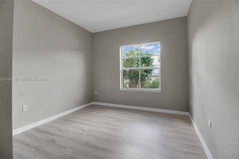 Adosado en venta en Florida City, Florida, 3 dormitorios, 122.17 m2 № 2043655 - foto 13