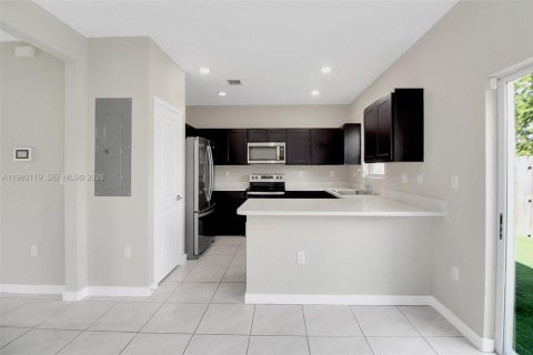 Adosado en venta en Florida City, Florida, 3 dormitorios, 122.17 m2 № 2043655 - foto 8