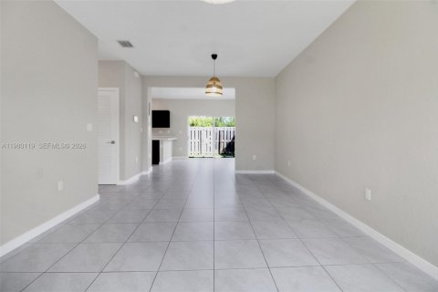 Adosado en venta en Florida City, Florida, 3 dormitorios, 122.17 m2 № 2043655 - foto 6