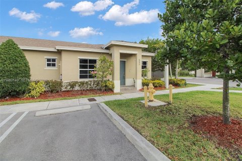 Adosado en Florida City, Florida 3 dormitorios, 122.17 m2 № 2043655