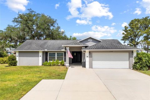 House in Lutz, Florida 4 bedrooms, 182.65 sq.m. № 1673753 - photo 1