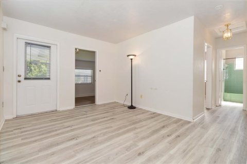 House in Cocoa, Florida 2 bedrooms, 65.77 sq.m. № 1906293 - photo 6