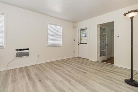 House in Cocoa, Florida 2 bedrooms, 65.77 sq.m. № 1906293 - photo 7