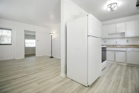 House in Cocoa, Florida 2 bedrooms, 65.77 sq.m. № 1906293 - photo 14