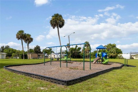 House in Cocoa, Florida 2 bedrooms, 65.77 sq.m. № 1906293 - photo 28