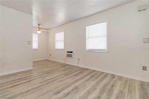 House in Cocoa, Florida 2 bedrooms, 65.77 sq.m. № 1906293 - photo 9