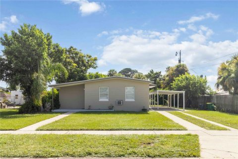 House in Cocoa, Florida 2 bedrooms, 65.77 sq.m. № 1906293 - photo 1