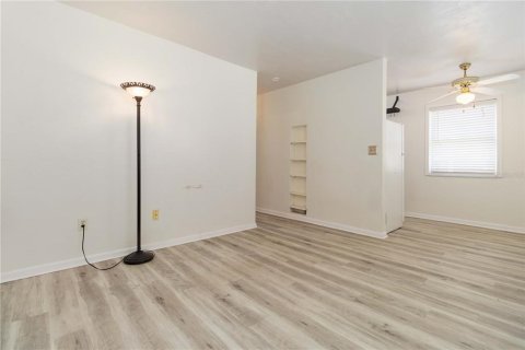 House in Cocoa, Florida 2 bedrooms, 65.77 sq.m. № 1906293 - photo 8