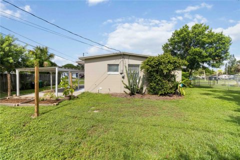 House in Cocoa, Florida 2 bedrooms, 65.77 sq.m. № 1906293 - photo 24