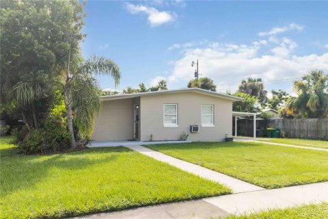 House in Cocoa, Florida 2 bedrooms, 65.77 sq.m. № 1906293 - photo 2
