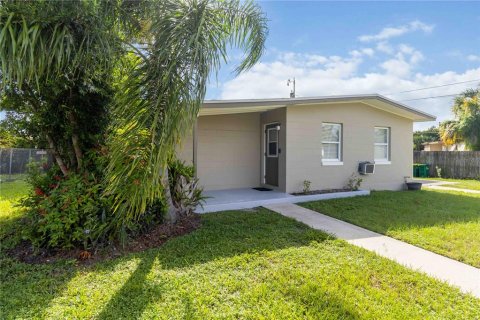 House in Cocoa, Florida 2 bedrooms, 65.77 sq.m. № 1906293 - photo 3