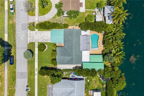 Casa en venta en Cutler Bay, Florida, 3 dormitorios, 144.65 m2 № 2309510 - foto 3