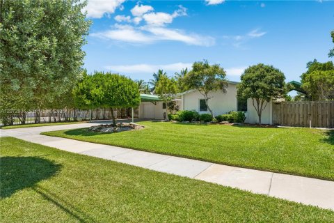 Casa en venta en Cutler Bay, Florida, 3 dormitorios, 144.65 m2 № 2309510 - foto 25