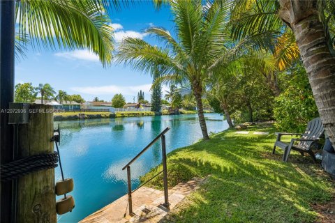 Casa en venta en Cutler Bay, Florida, 3 dormitorios, 144.65 m2 № 2309510 - foto 2