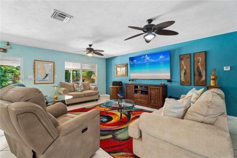 Casa en venta en Cutler Bay, Florida, 3 dormitorios, 144.65 m2 № 2309510 - foto 8