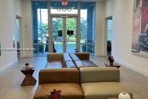 Коммерческая недвижимость в Халландейл-Бич, Флорида № 2037288