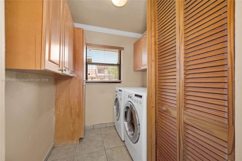 Townhouse in Miami, Florida 2 bedrooms, 134.34 sq.m. № 1892763 - photo 10