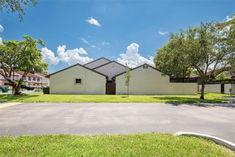 Townhouse in Miami, Florida 2 bedrooms, 134.34 sq.m. № 1892763 - photo 29