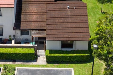 Townhouse in Miami, Florida 2 bedrooms, 134.34 sq.m. № 1892763 - photo 4
