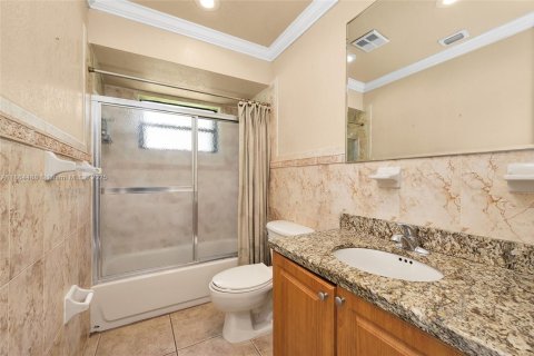 Townhouse in Miami, Florida 2 bedrooms, 134.34 sq.m. № 1892763 - photo 24