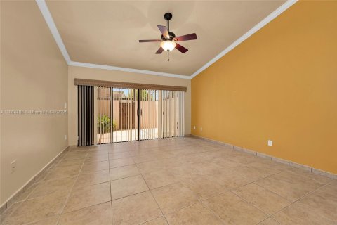 Townhouse in Miami, Florida 2 bedrooms, 134.34 sq.m. № 1892763 - photo 17