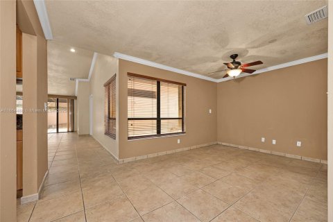 Townhouse in Miami, Florida 2 bedrooms, 134.34 sq.m. № 1892763 - photo 12